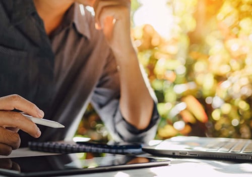 What's the difference between an ira and an investment account?